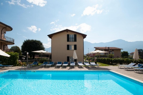 Lakeside Holiday Resort image 43