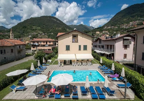 Lakeside Holiday Resort image 44